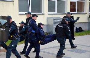 [VIDEO] Podlascy policjanci, wraz z kolegami z Litwy i Czech, na międzynarodowych warsztatach strzeleckich